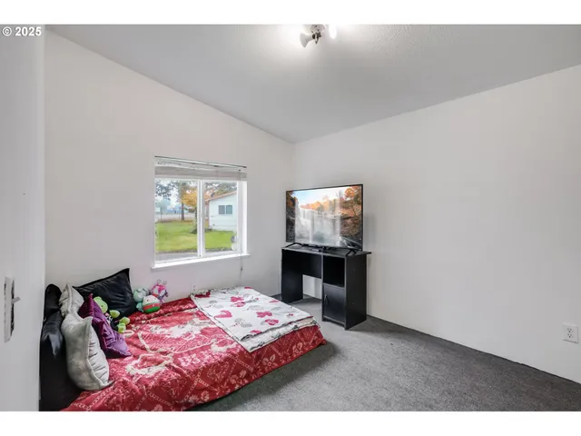 $150,000 | 3921 Pacific Circle, Hubbard, OR 97032