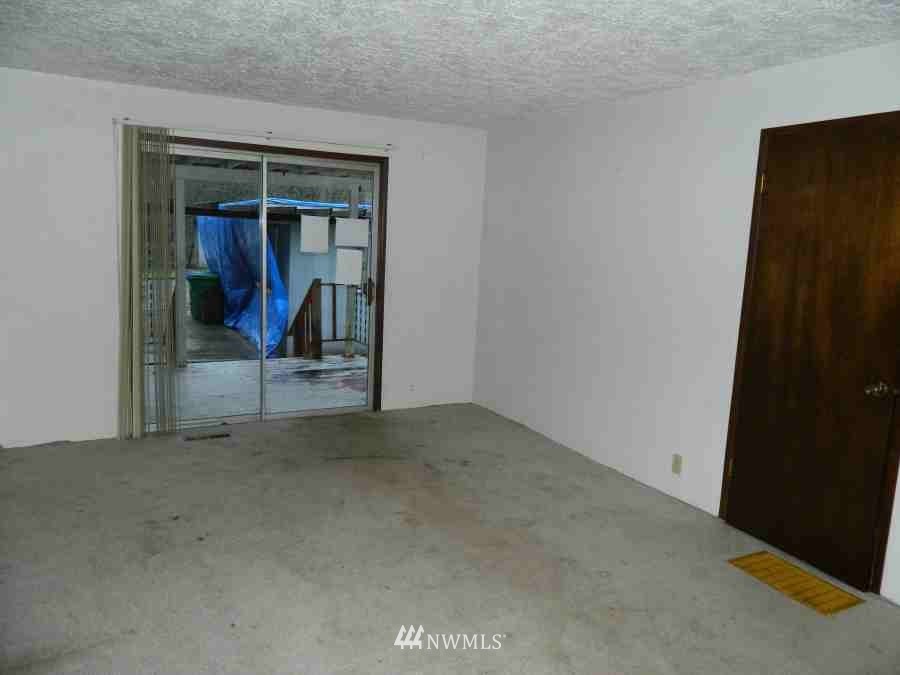 8009 Van Decar Road Southeast Port Orchard, WA 98367 - Photo 3 of 15 Gallery Image 3