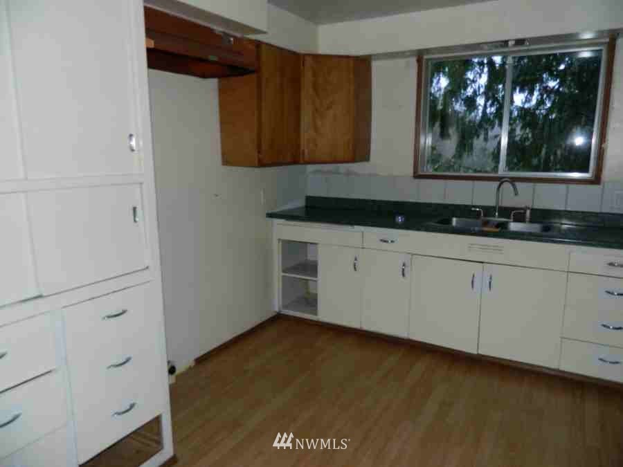 8009 Van Decar Road Southeast Port Orchard, WA 98367 - Photo 4 of 15 Gallery Image 4