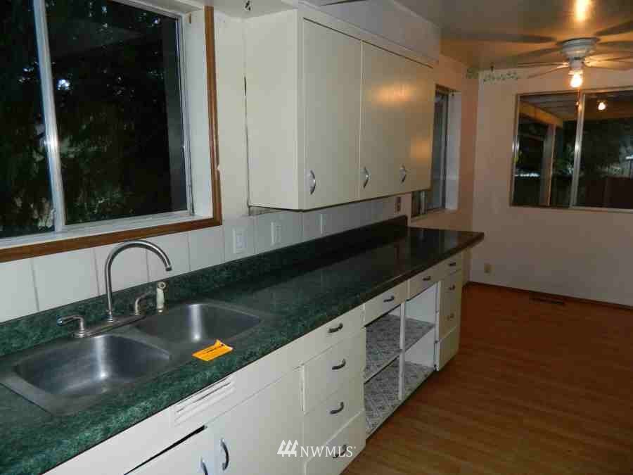 8009 Van Decar Road Southeast Port Orchard, WA 98367 - Photo 5 of 15 Gallery Image 5