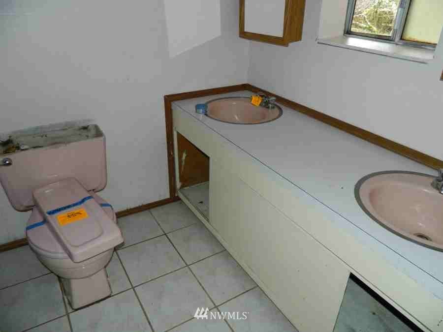 8009 Van Decar Road Southeast Port Orchard, WA 98367 - Photo 6 of 15 Gallery Image 6