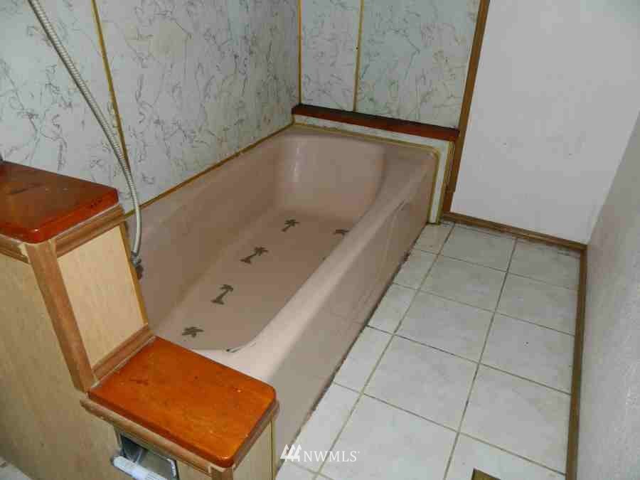 8009 Van Decar Road Southeast Port Orchard, WA 98367 - Photo 7 of 15 Gallery Image 7