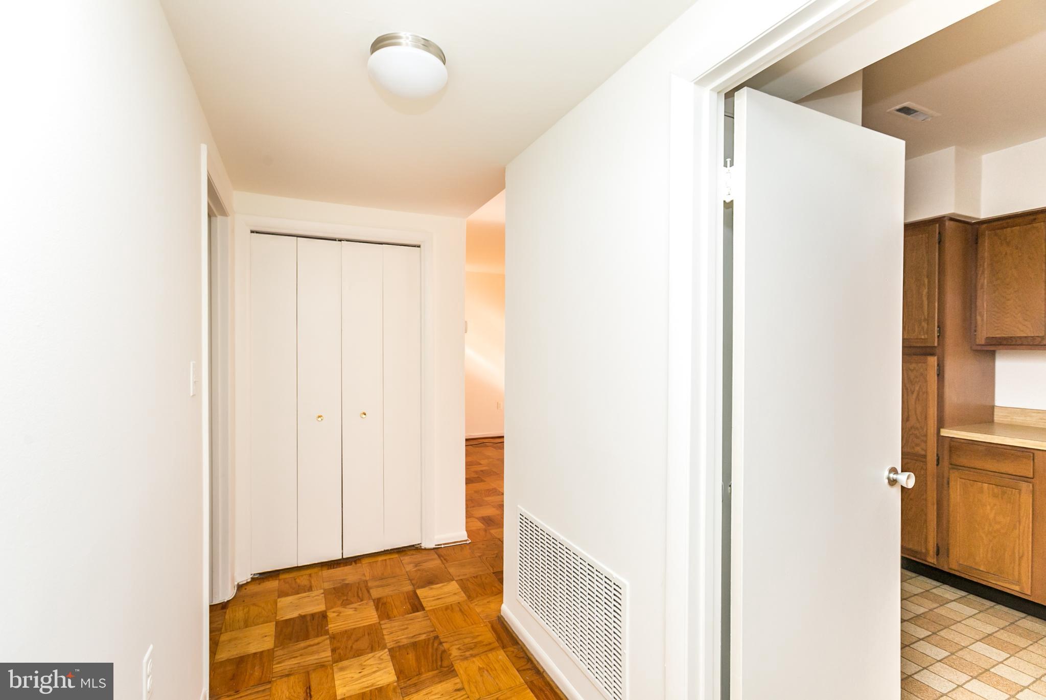 7 Hamill Road, Unit 7C Baltimore, MD 21210 - Photo 2 of 23 Foyer