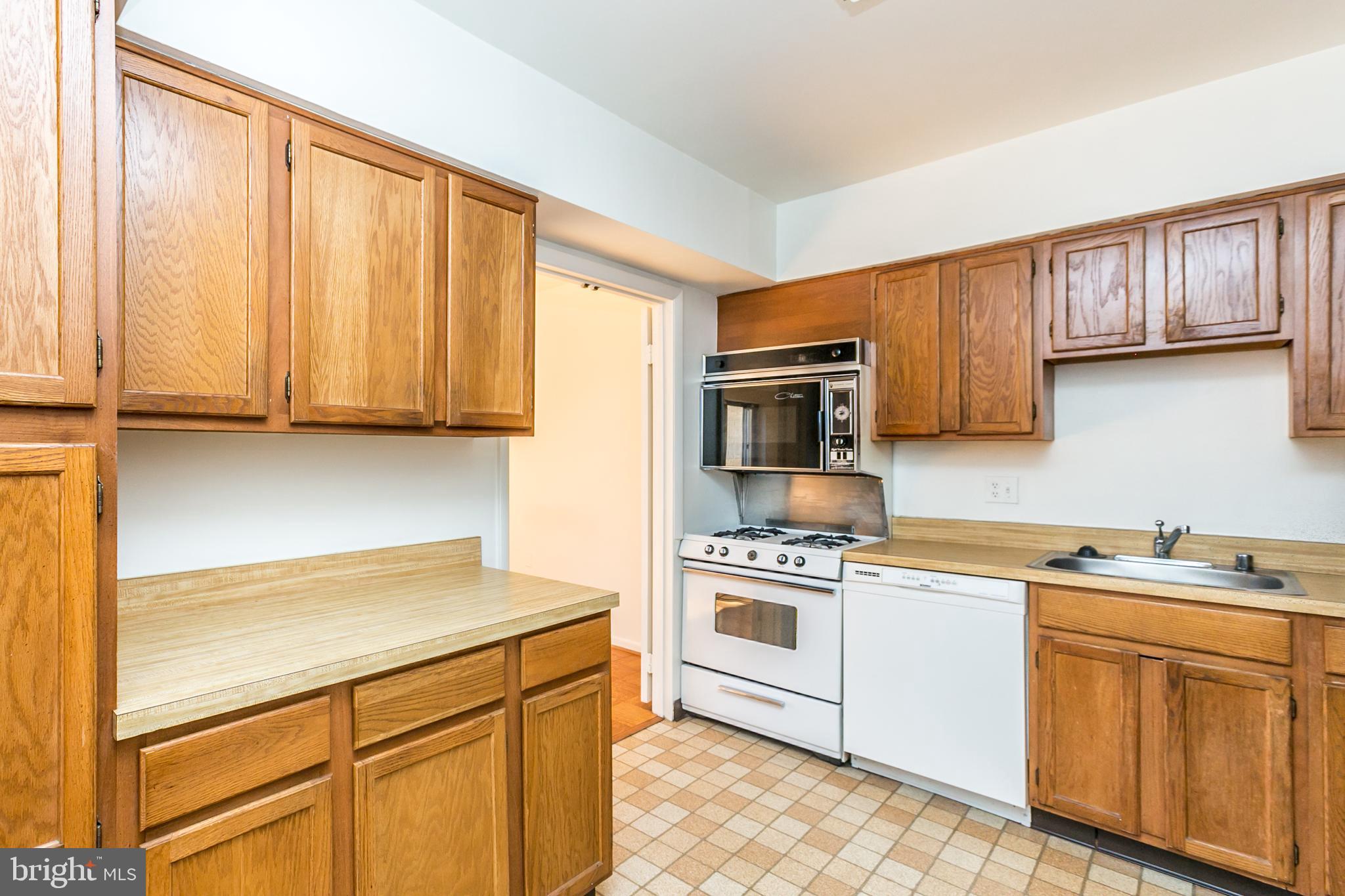 7 Hamill Road, Unit 7C Baltimore, MD 21210 - Photo 11 of 23 Kitchen