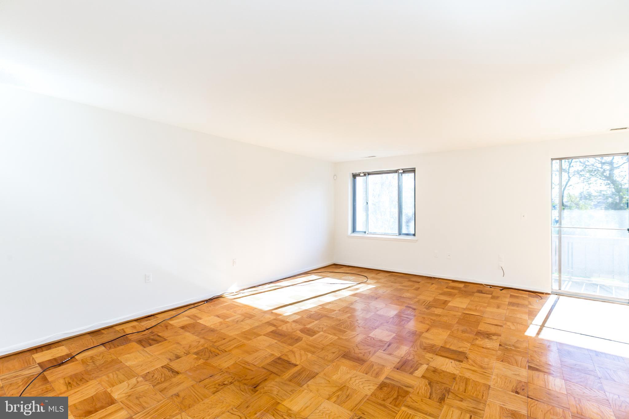 7 Hamill Road, Unit 7C Baltimore, MD 21210 - Photo 3 of 23 Living room