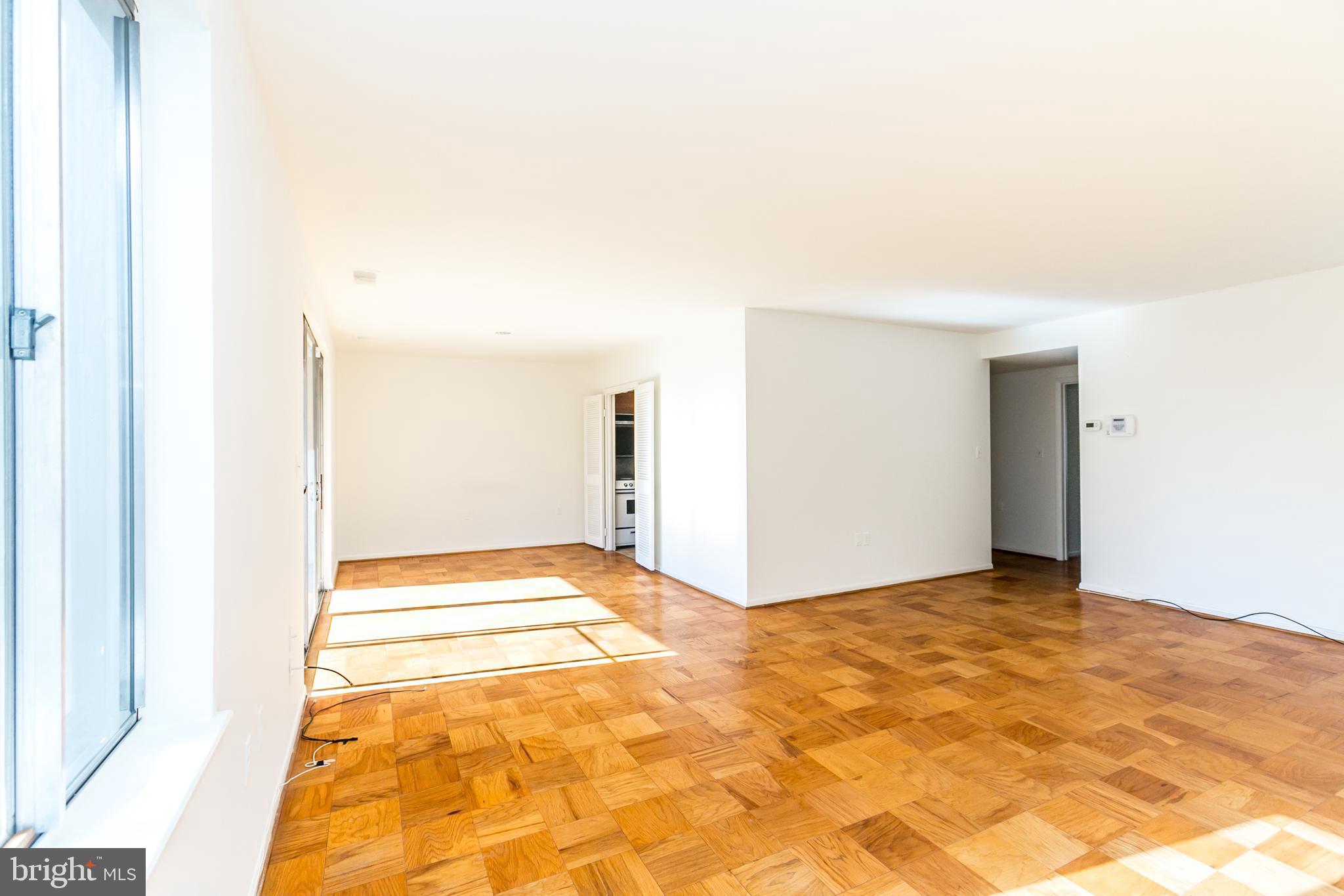 7 Hamill Road, Unit 7C Baltimore, MD 21210 - Photo 5 of 23 Living/dining room