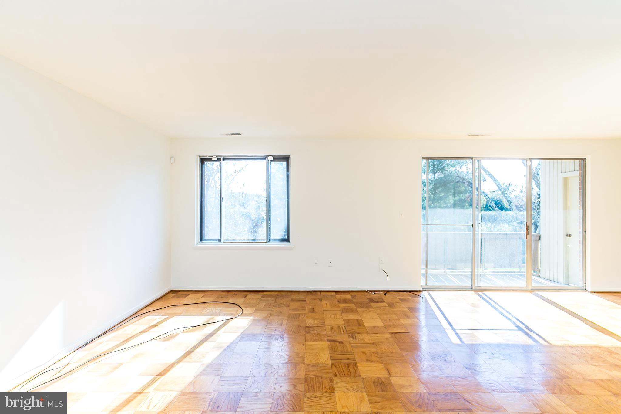 7 Hamill Road, Unit 7C Baltimore, MD 21210 - Photo 6 of 23 Living/dining room