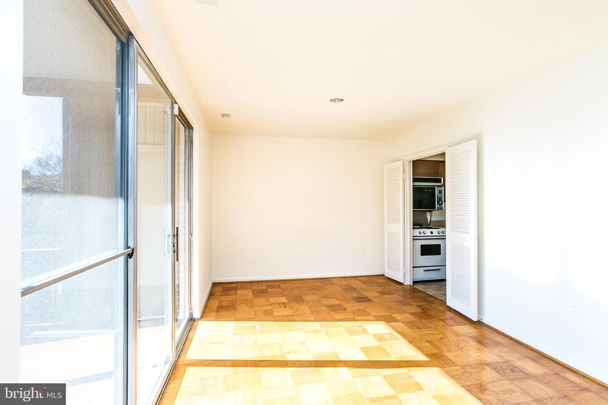 7 Hamill Road, Unit 7C Baltimore, MD 21210 - Photo 8 of 23 Dining room