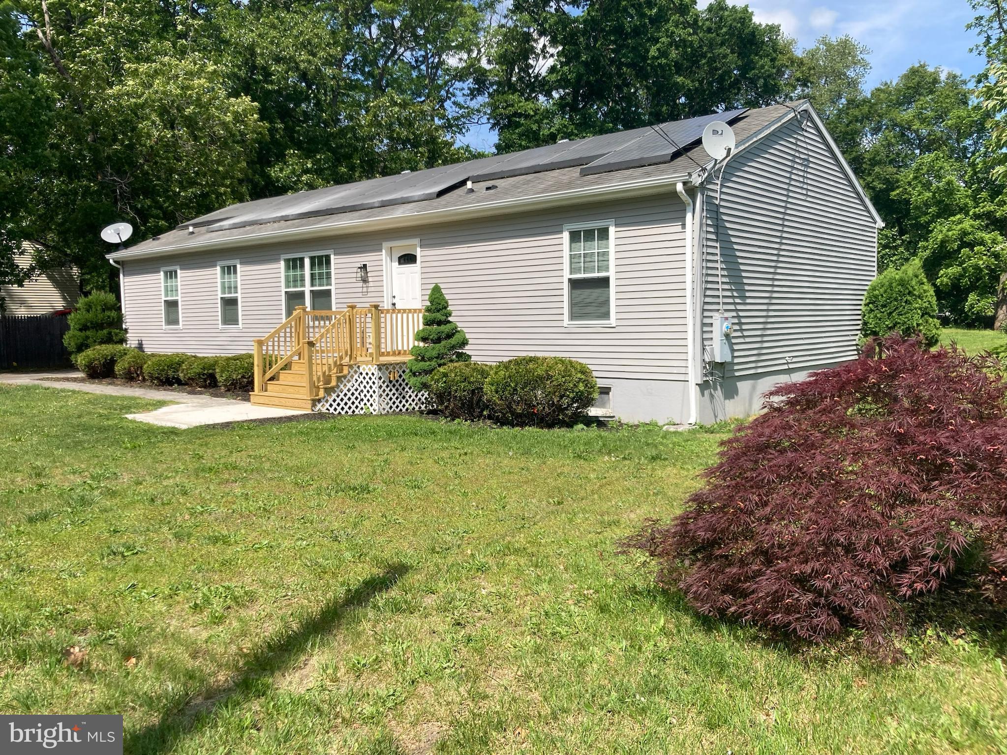 9 King Drive Bridgeton, NJ 08302 - Photo 2 of 16 a front view of house with yard and green space