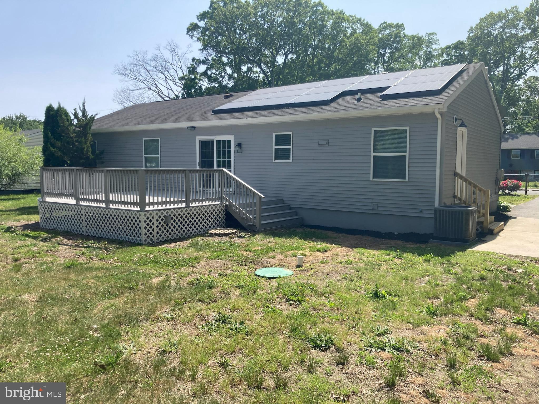 9 King Drive Bridgeton, NJ 08302 - Photo 4 of 16 a house view with a garden space