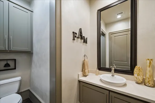 $699,000 | 1416 Lake Pointe Parkway, Sugar Land, TX 77478