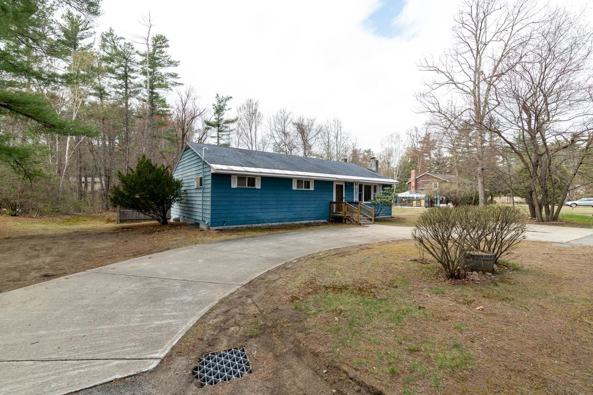 44 Wire Road Merrimack, NH 03054 - Photo 3 of 33