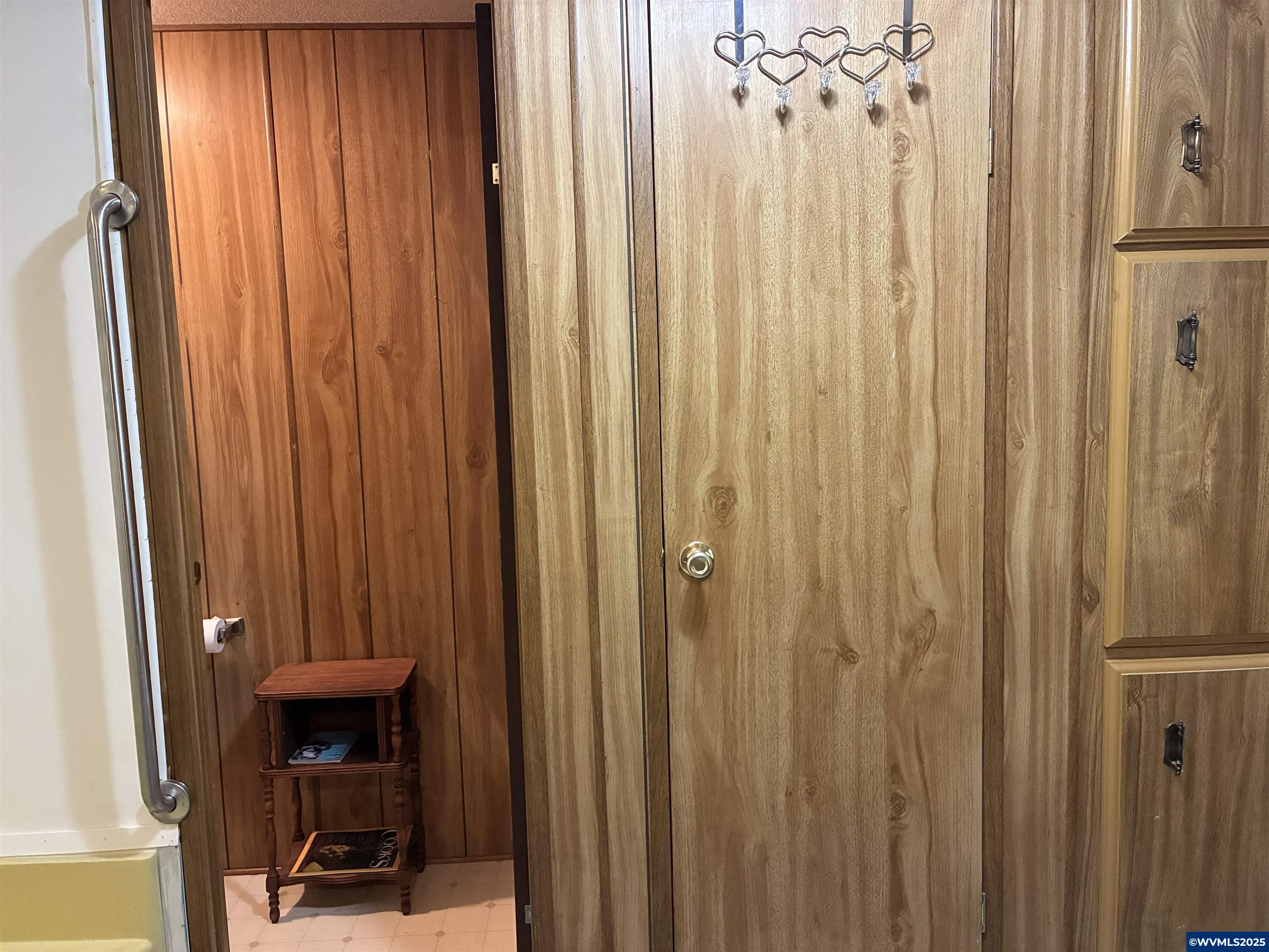 4915 Swegle Road Northeast, Unit 30 Salem, OR 97301 - Photo 20 of 31 a view of a closet