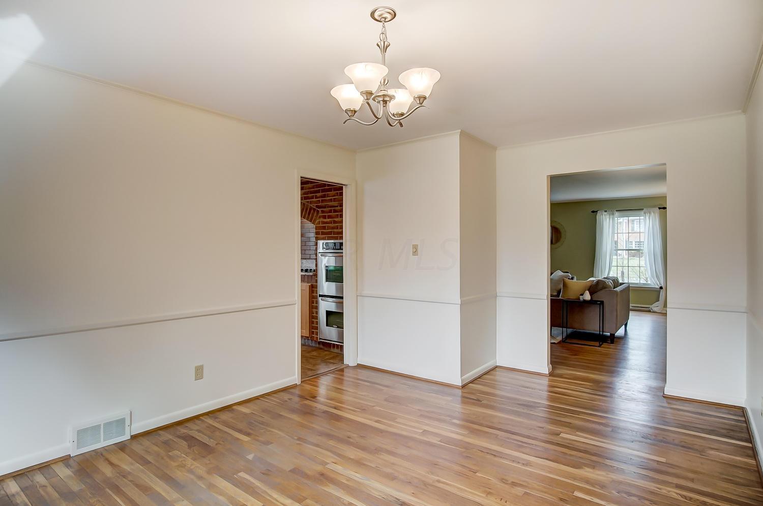 2477 Lytham Road Columbus, OH 43220 - Photo 12 of 56