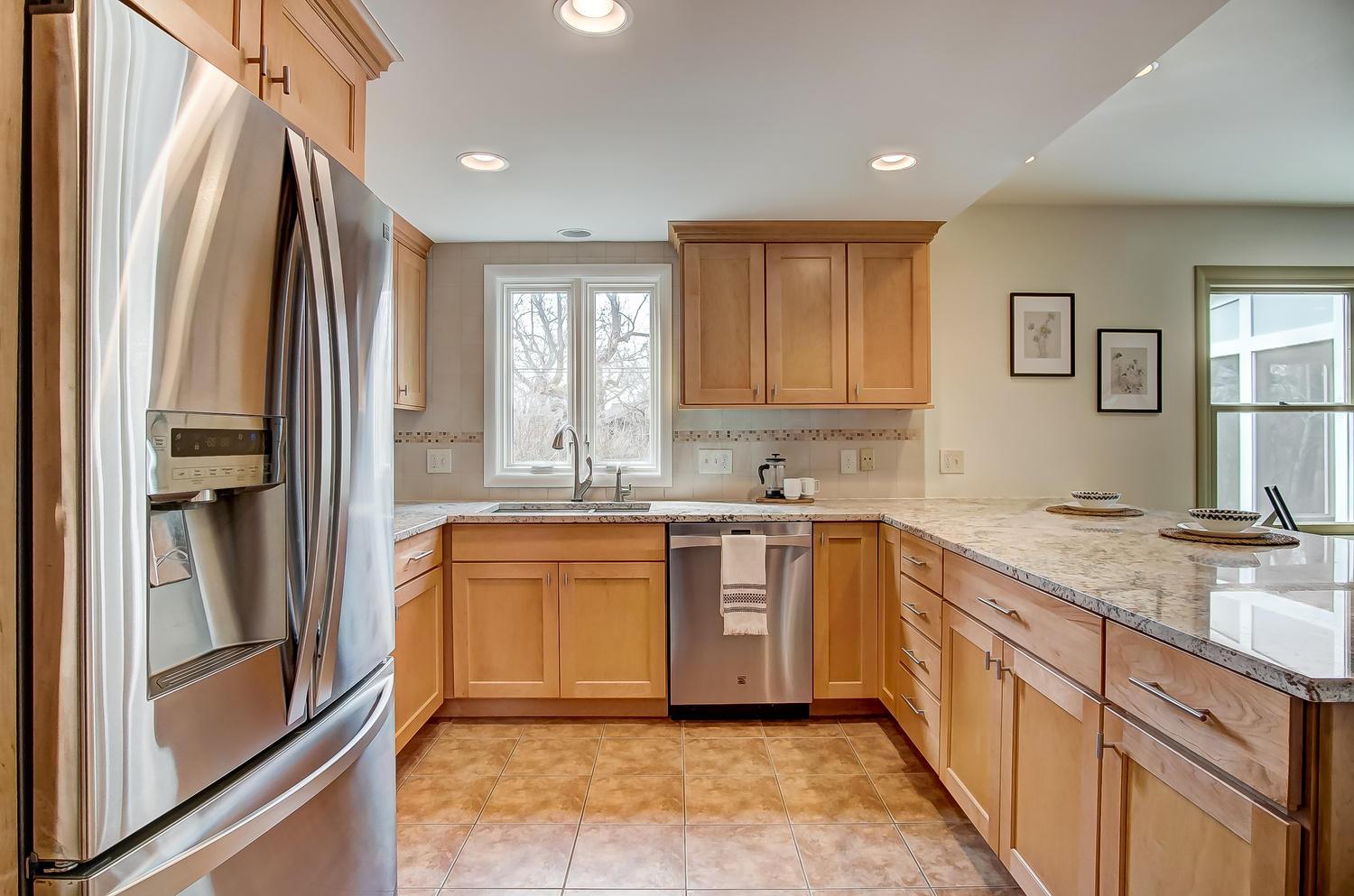 2477 Lytham Road Columbus, OH 43220 - Photo 17 of 56