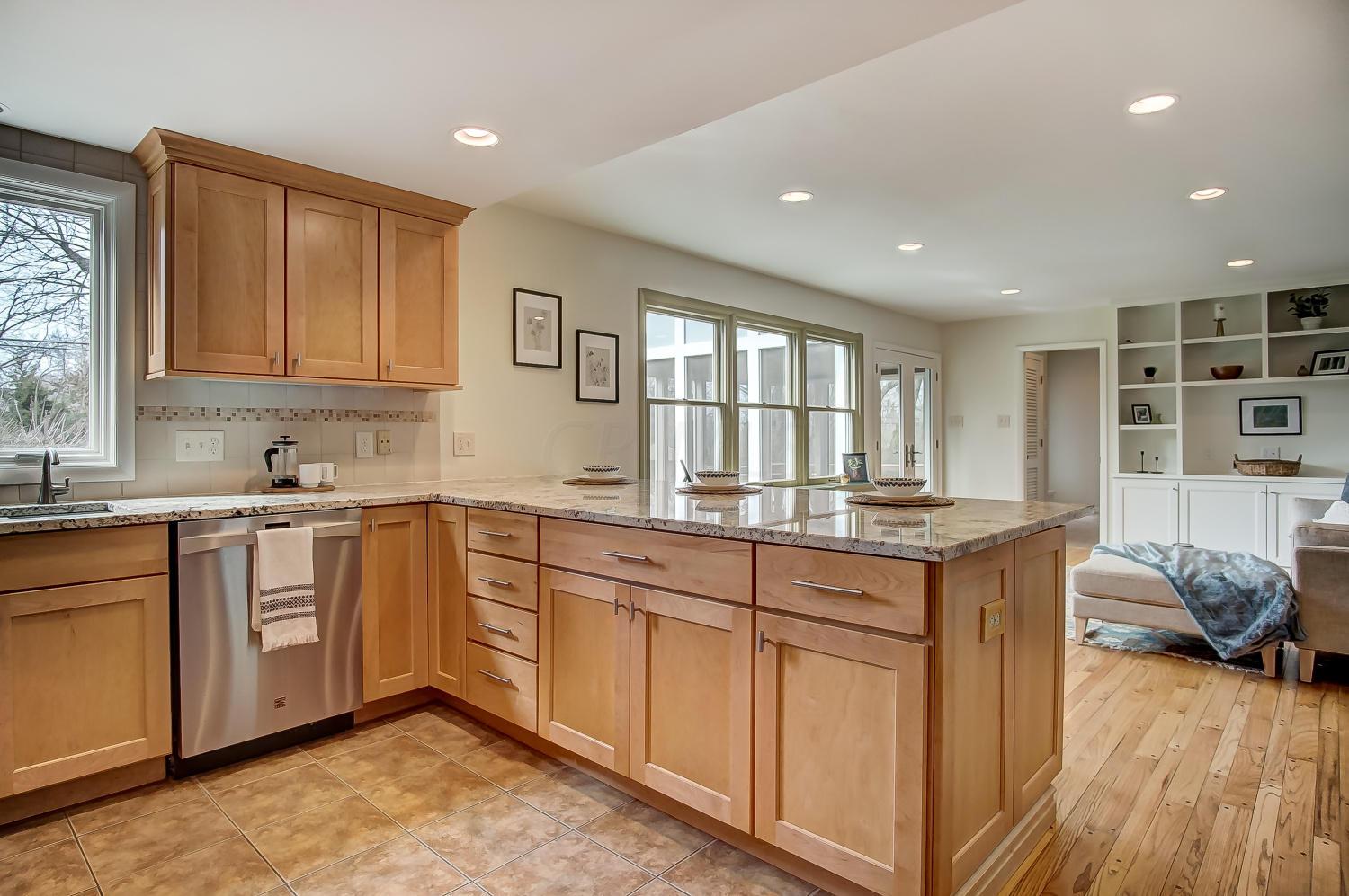 2477 Lytham Road Columbus, OH 43220 - Photo 18 of 56