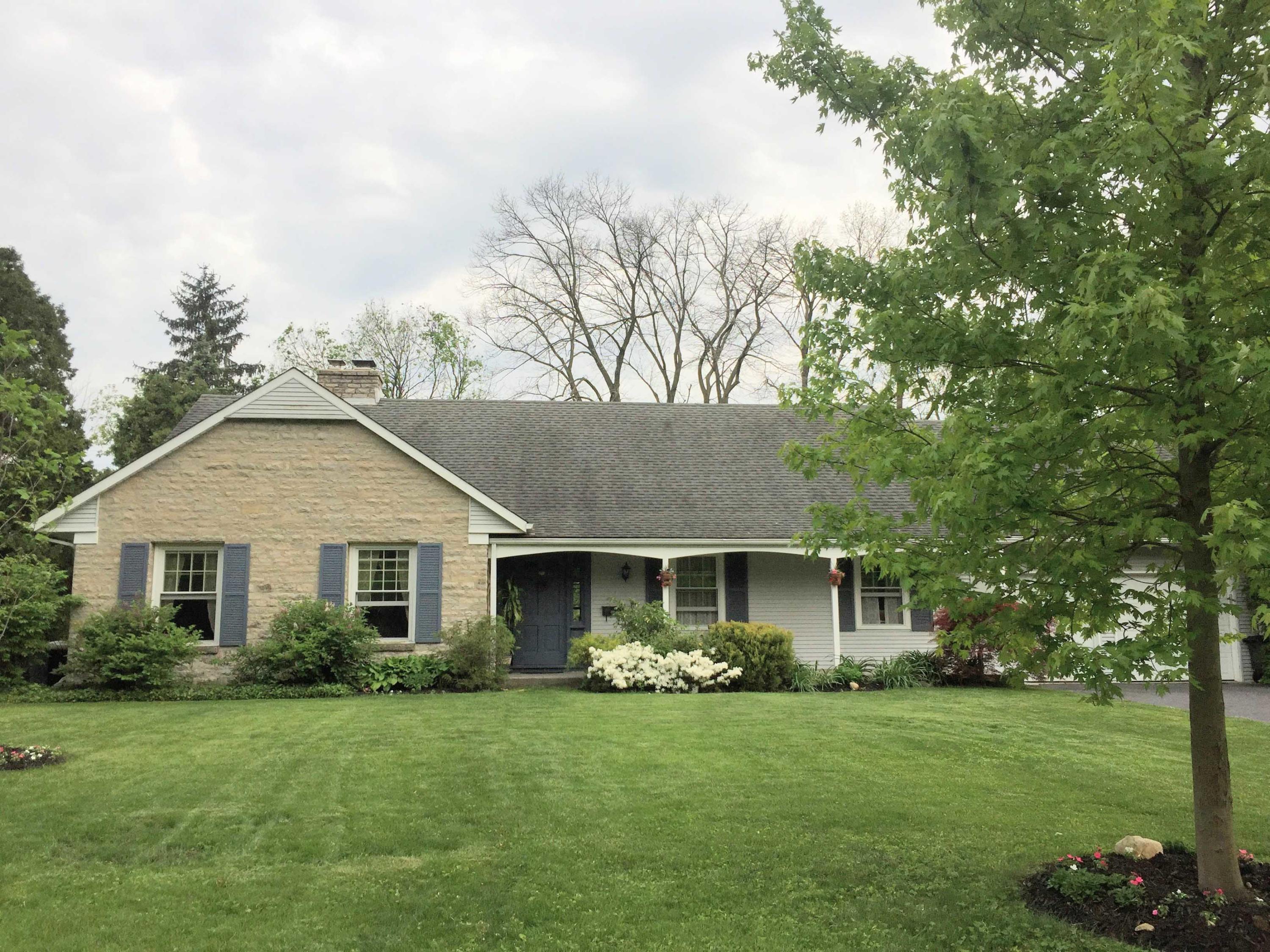 2477 Lytham Road Columbus, OH 43220 - Photo 2 of 56