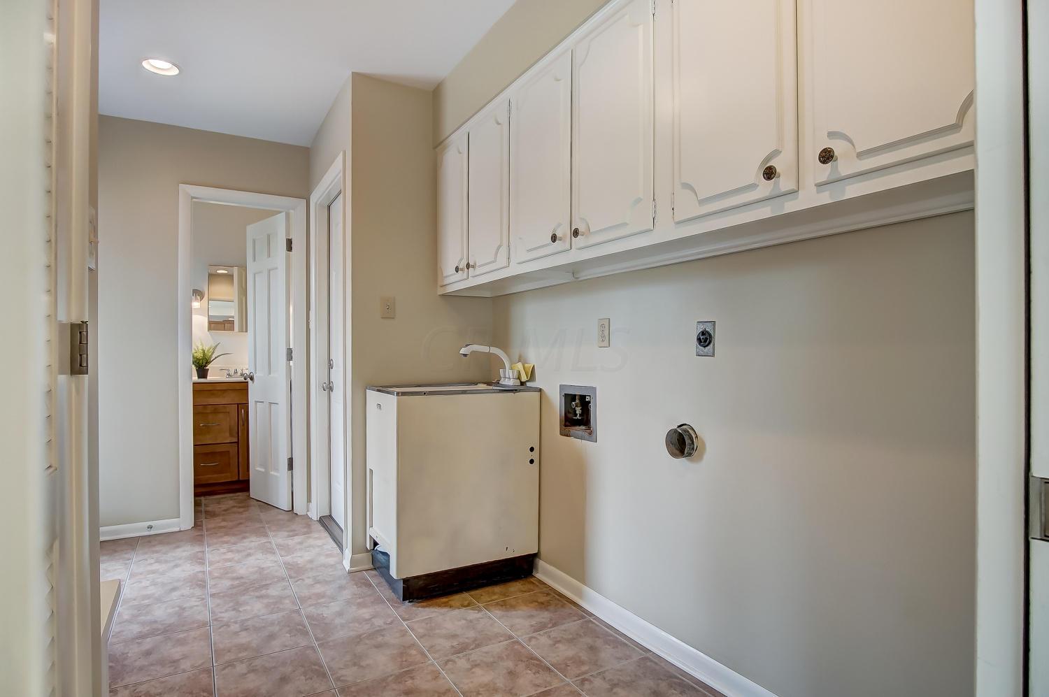 2477 Lytham Road Columbus, OH 43220 - Photo 23 of 56