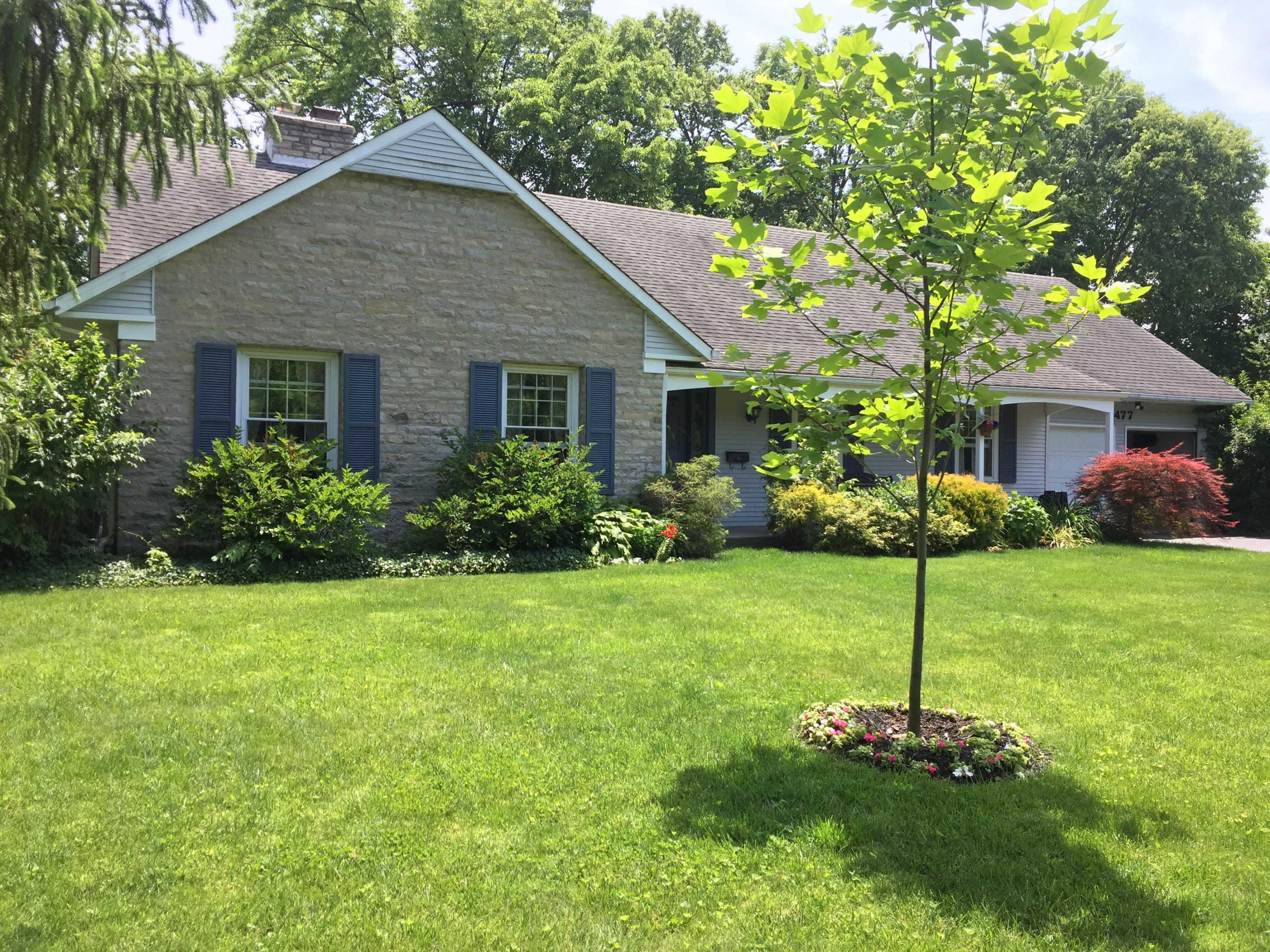 2477 Lytham Road Columbus, OH 43220 - Photo 3 of 56