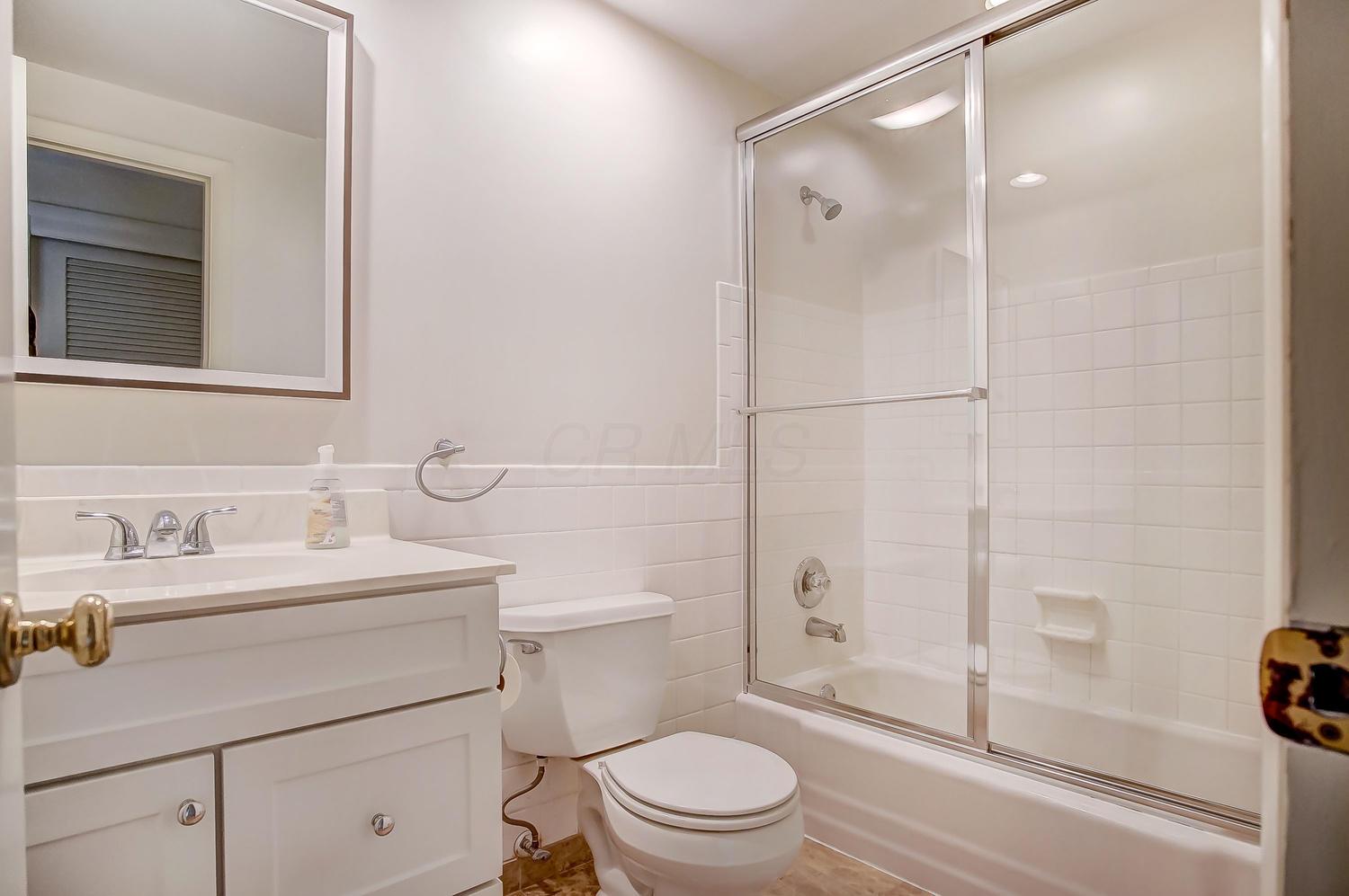 2477 Lytham Road Columbus, OH 43220 - Photo 37 of 56