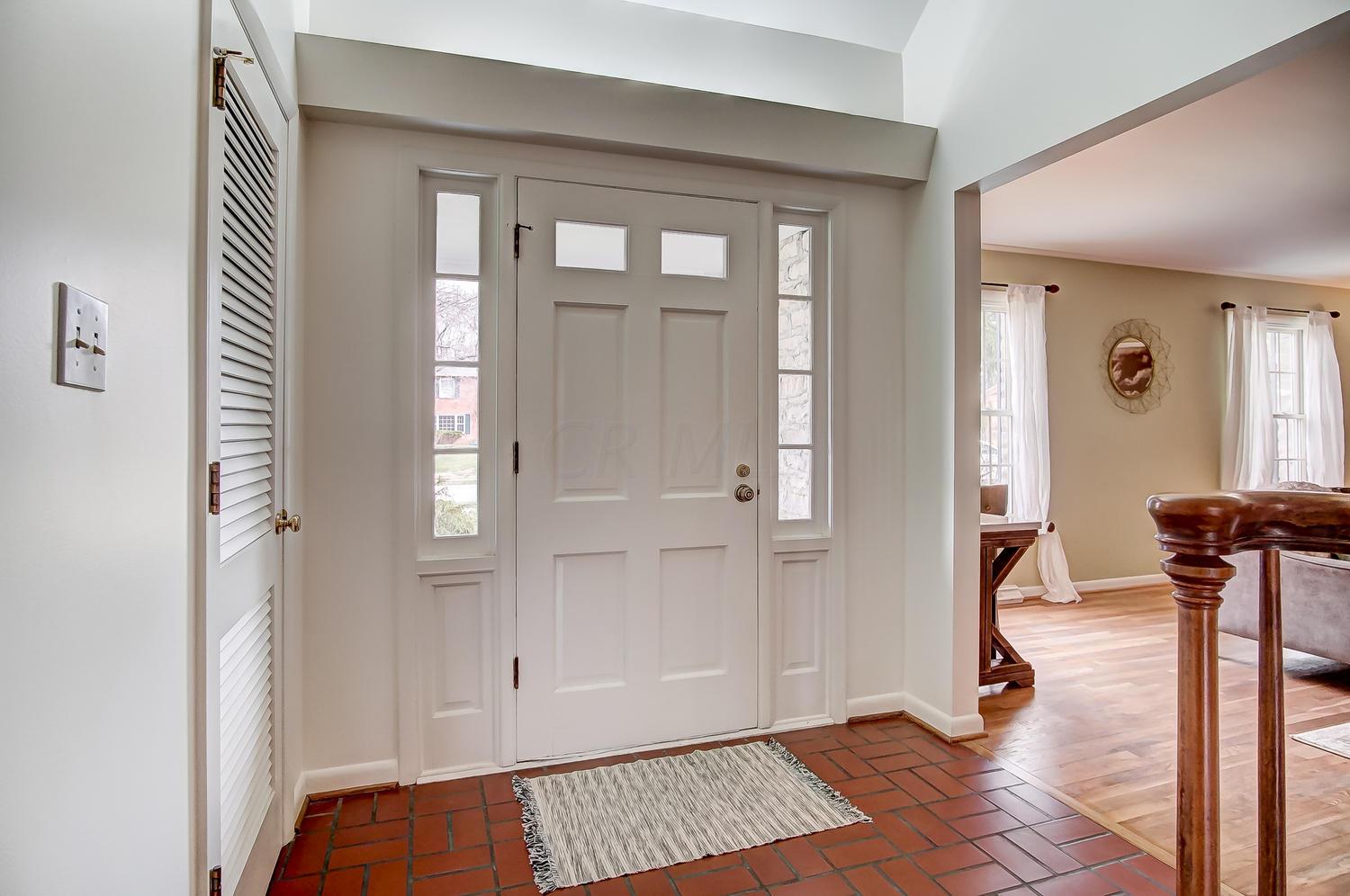 2477 Lytham Road Columbus, OH 43220 - Photo 6 of 56