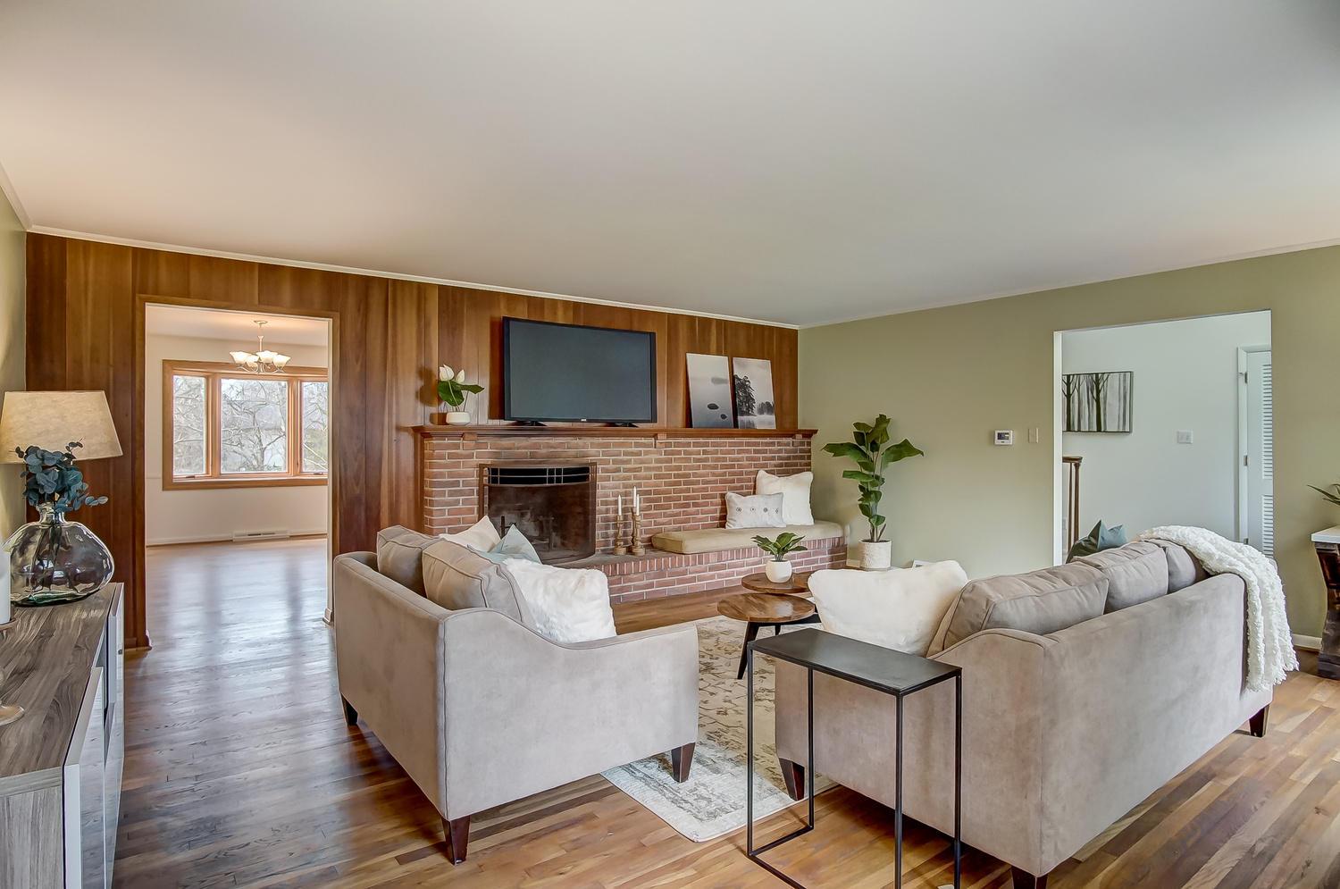 2477 Lytham Road Columbus, OH 43220 - Photo 8 of 56