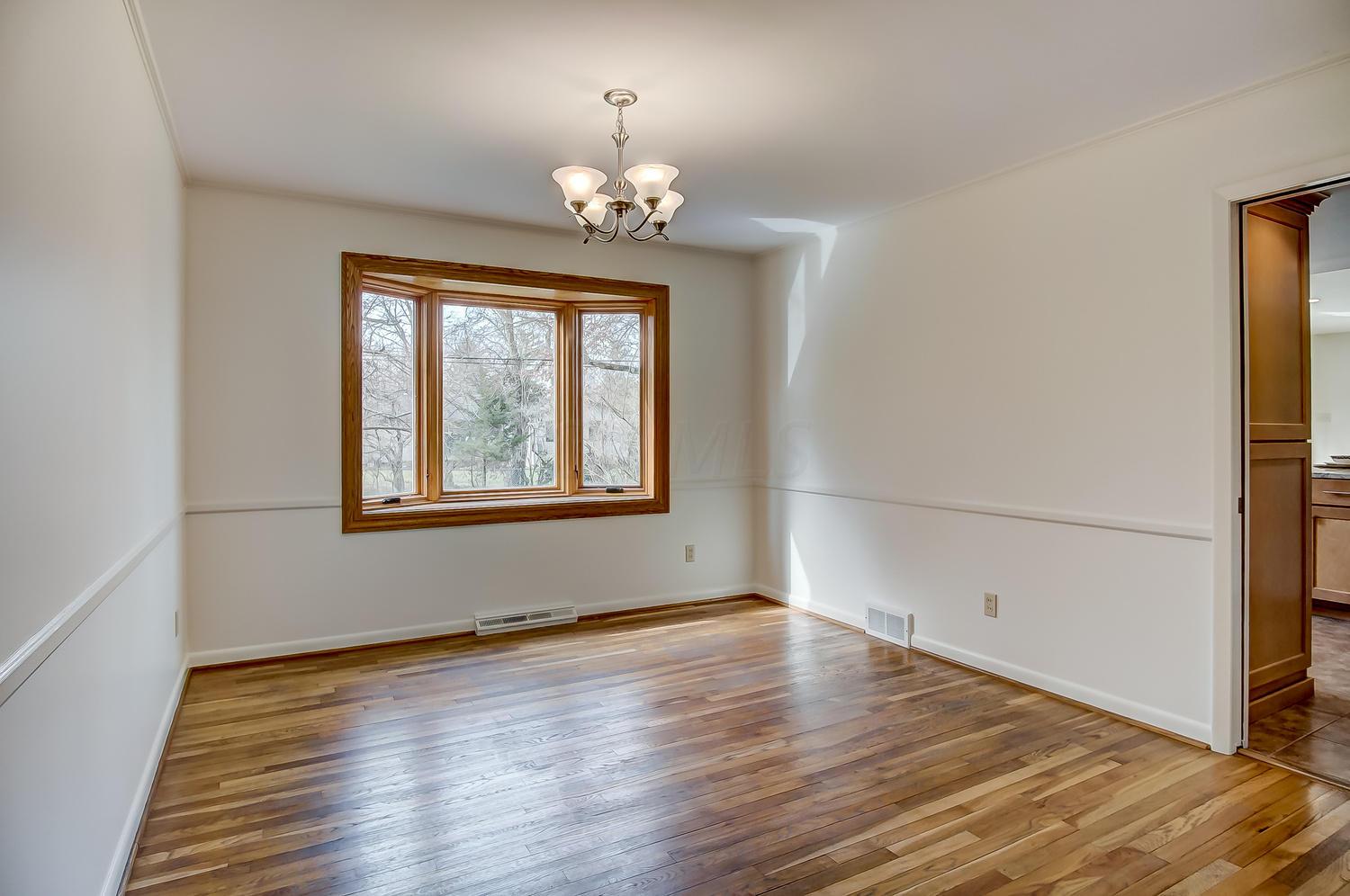 2477 Lytham Road Columbus, OH 43220 - Photo 10 of 56