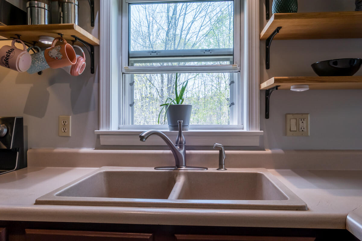 10 Radley Road Freeport, ME 04032 - Photo 7 of 44 13-Kitchen (5 of 6)