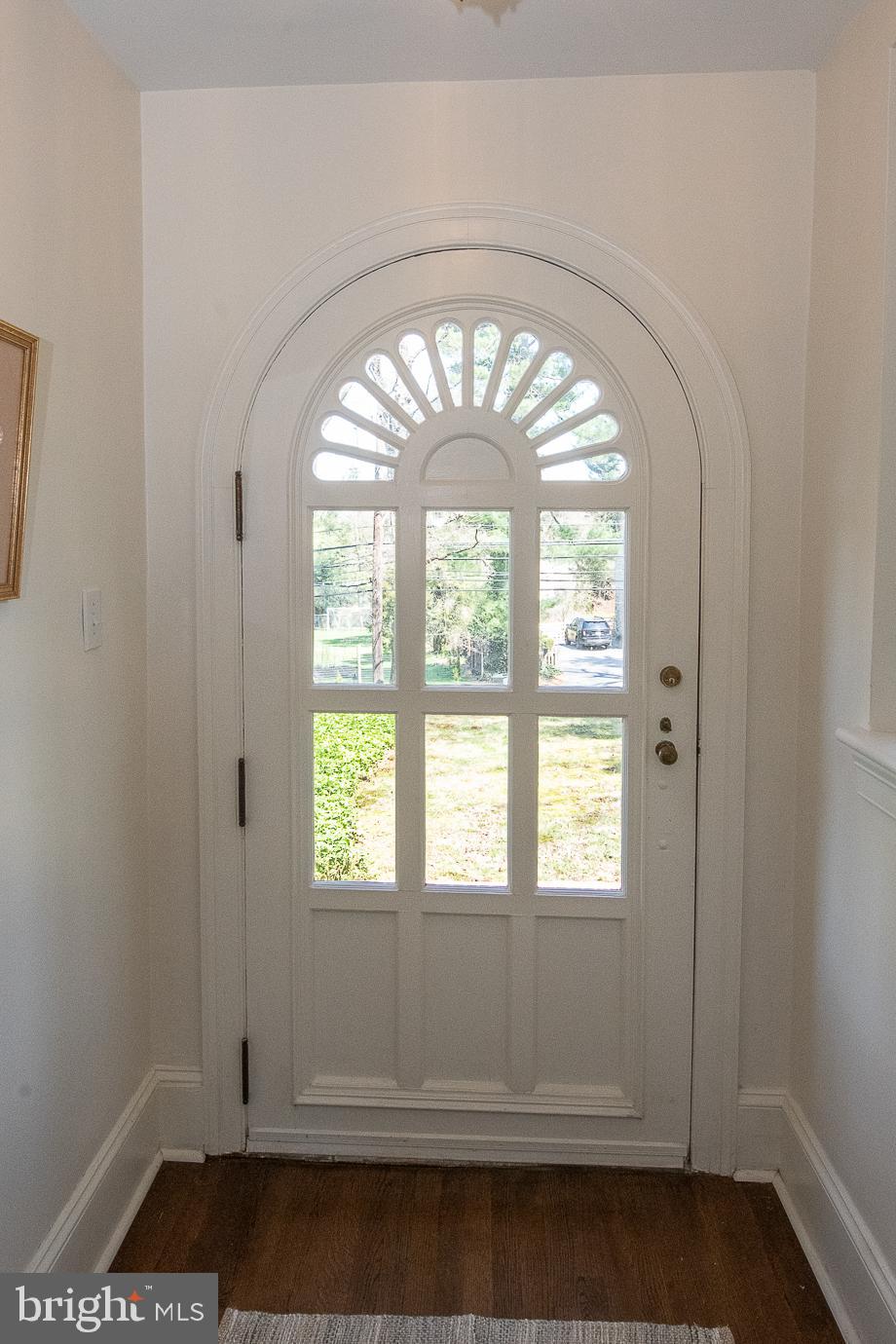 324 Conestoga Road Wayne, PA 19087 - Photo 5 of 81 Inside front Door
