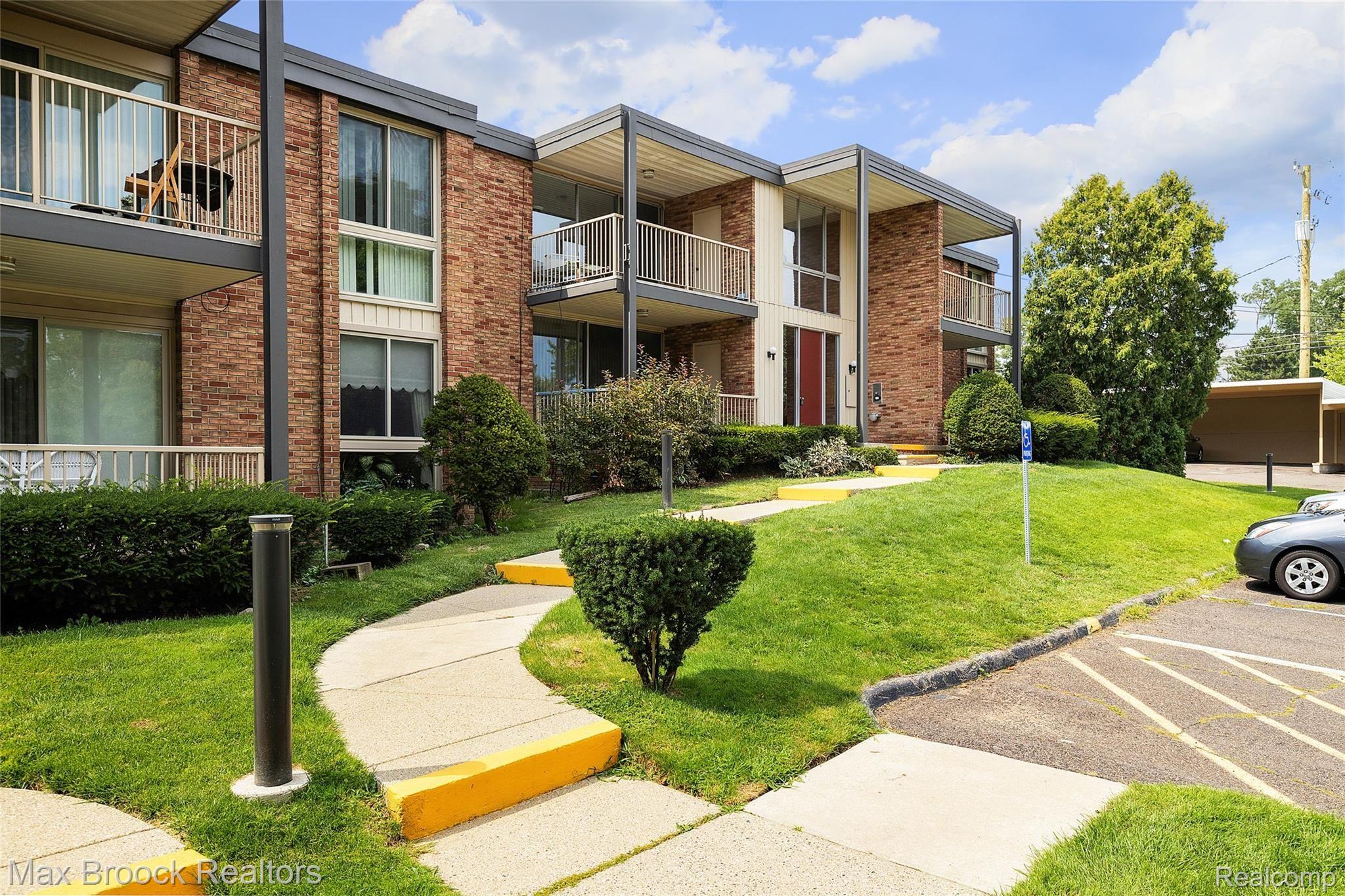 4045 West Maple Road, Unit 204 Bloomfield Hills, MI 48301 - Photo 22 of 23 1.jpg