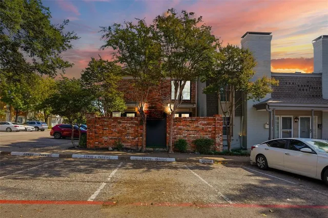 $365,000 | 15922 Archwood Lane, Unit 1011, Dallas, TX 75248