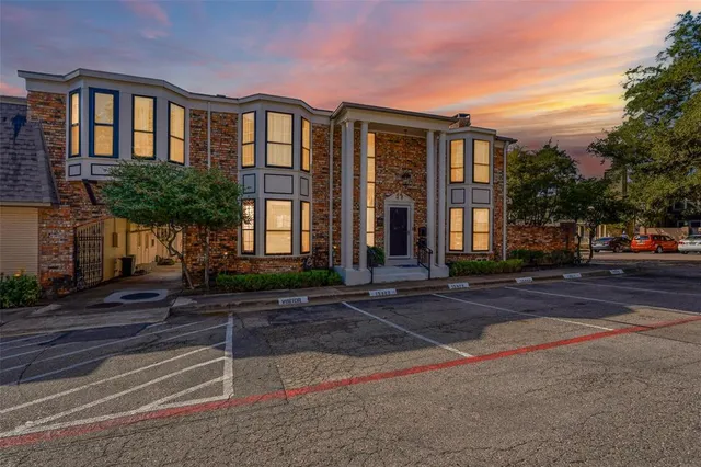 $365,000 | 15922 Archwood Lane, Unit 1011, Dallas, TX 75248