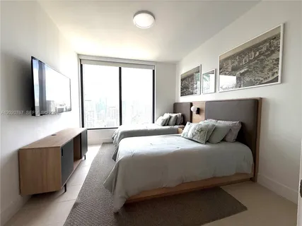 $1,700,000 | 159 Northeast 6th Street, Unit 4016, Miami, FL 33132