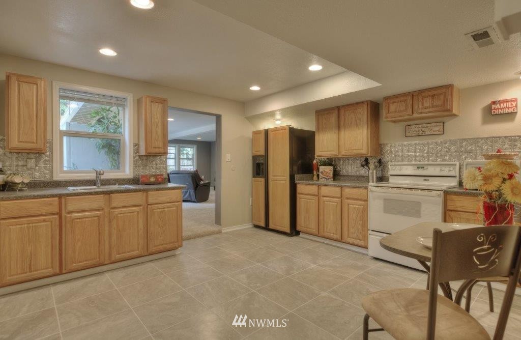 13909 147th Place Southeast Renton, WA 98059 - Photo 13 of 24 Gallery Image 13