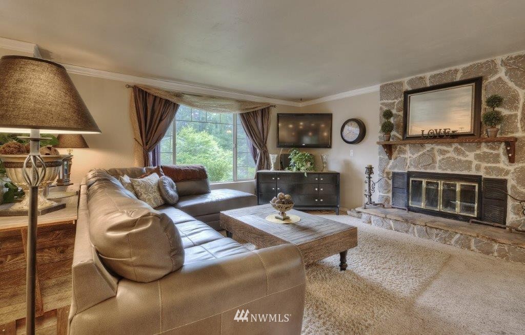 13909 147th Place Southeast Renton, WA 98059 - Photo 3 of 24 Gallery Image 3