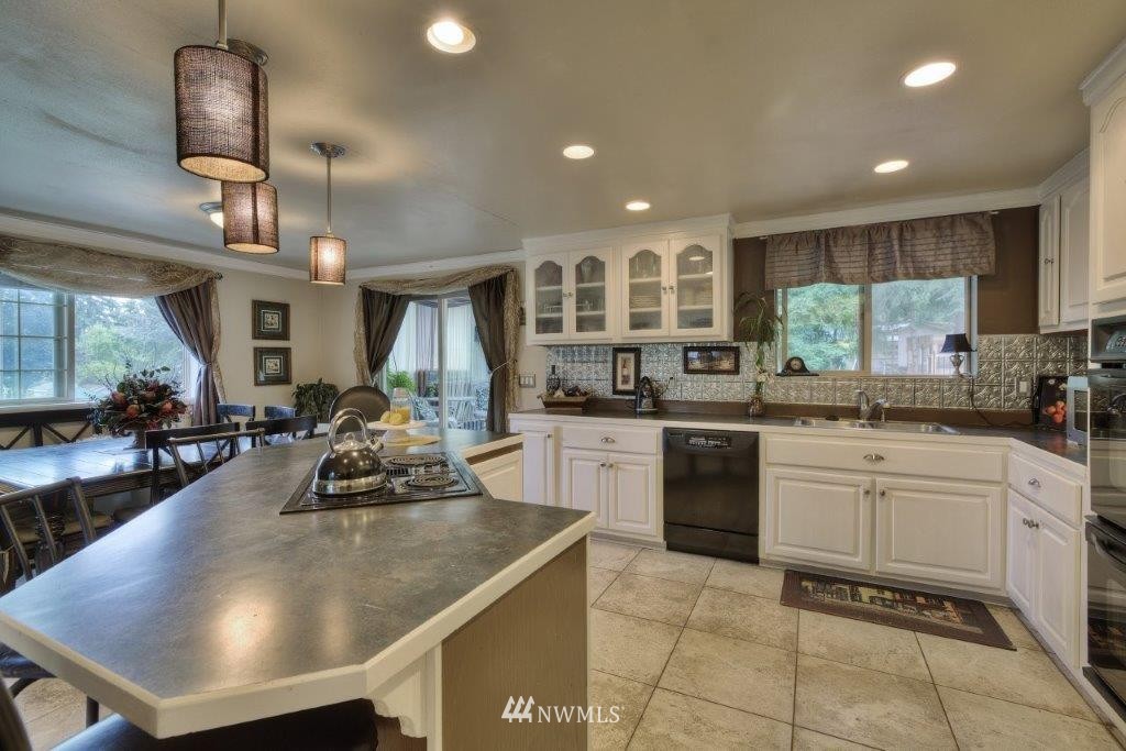 13909 147th Place Southeast Renton, WA 98059 - Photo 5 of 24 Gallery Image 5