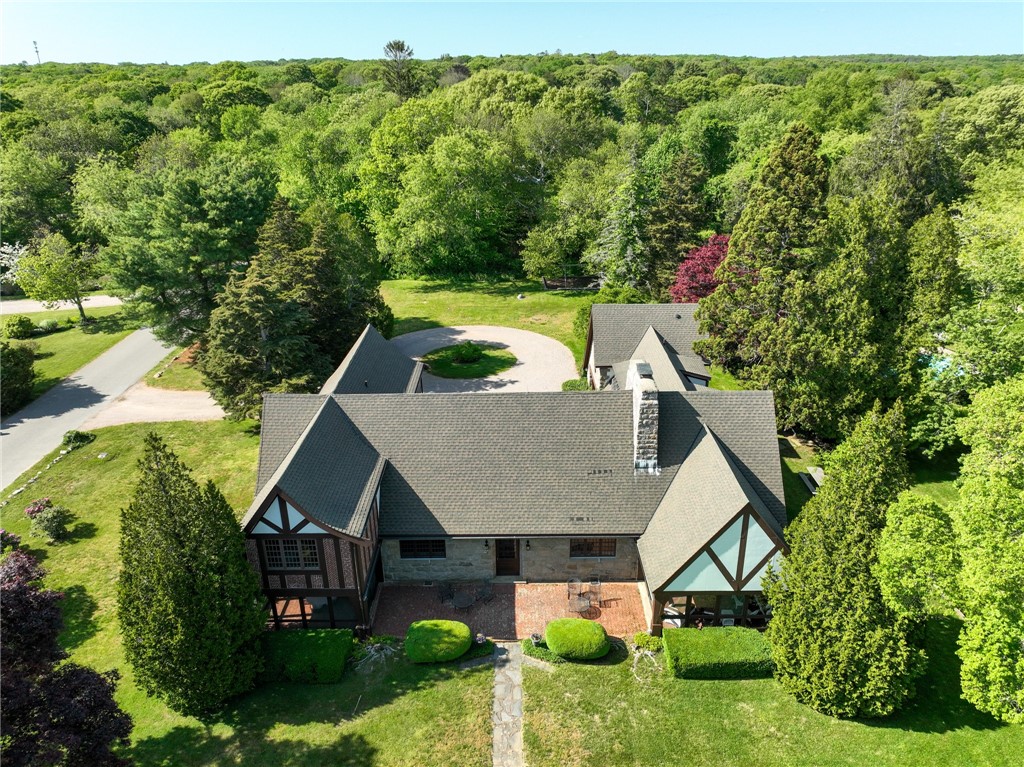 84 Wagner Road Westerly, RI 02891 - Photo 4 of 40