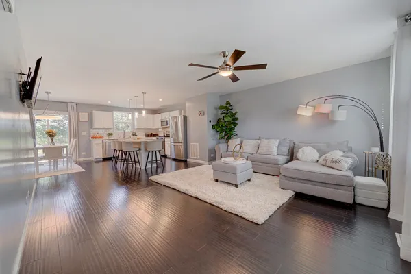 $3,900 | 3323 Caledonia Drive, Yorkville, IL 60560