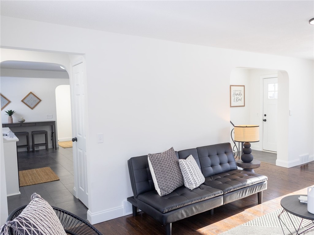 262 Simpson Road Irondequoit, NY 14617 - Photo 8 of 30