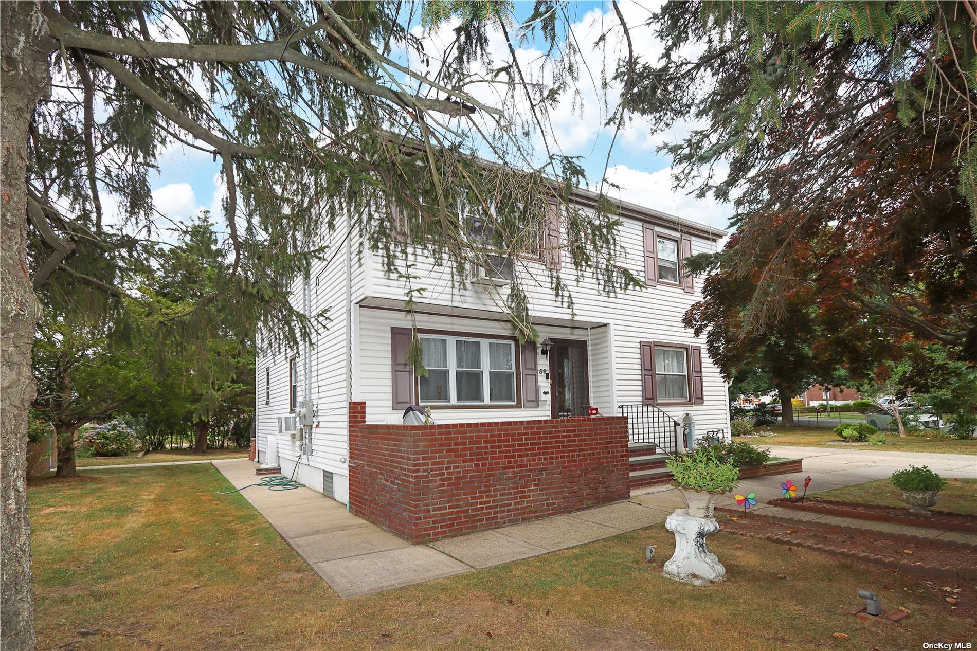 59 Laurel Road Lindenhurst, NY 11757 - Photo 1 of 1 Gallery Image 1