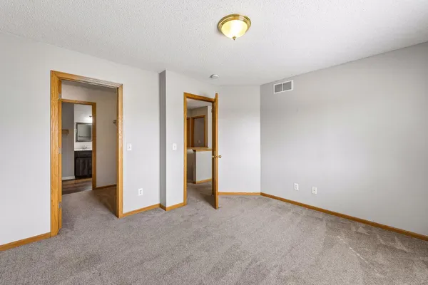 $279,900 | 858 Gannon Drive, Shakopee, MN 55379