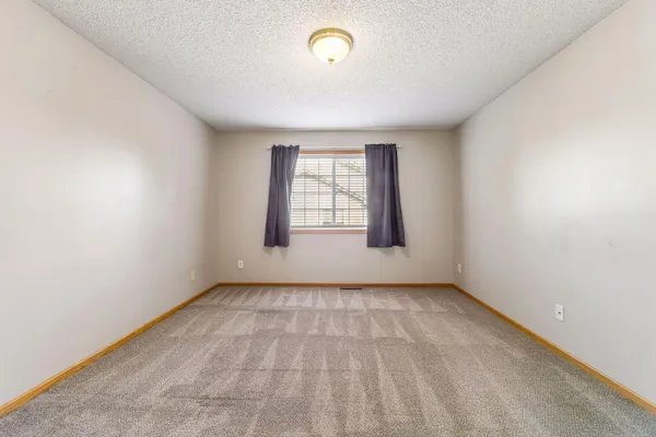 $279,900 | 858 Gannon Drive, Shakopee, MN 55379