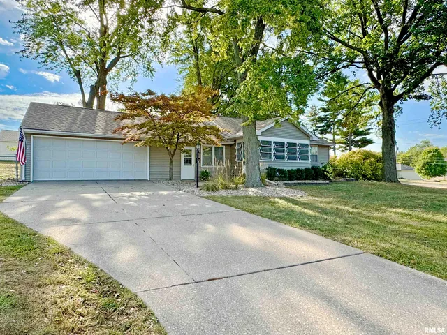 $209,000 | 5022 North Belmont Place, Peoria Heights, IL 61616