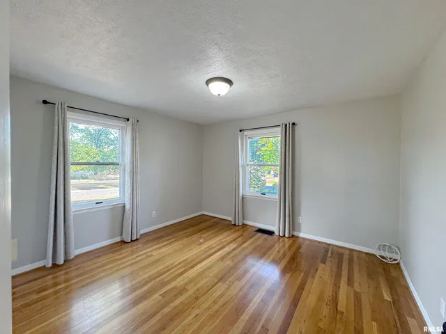 $209,000 | 5022 North Belmont Place, Peoria Heights, IL 61616