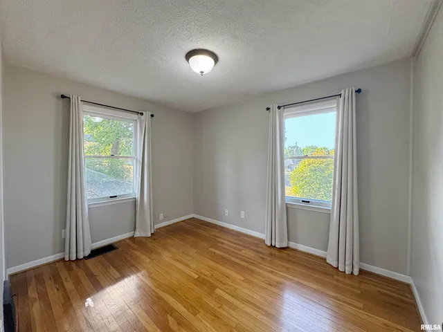 $209,000 | 5022 North Belmont Place, Peoria Heights, IL 61616