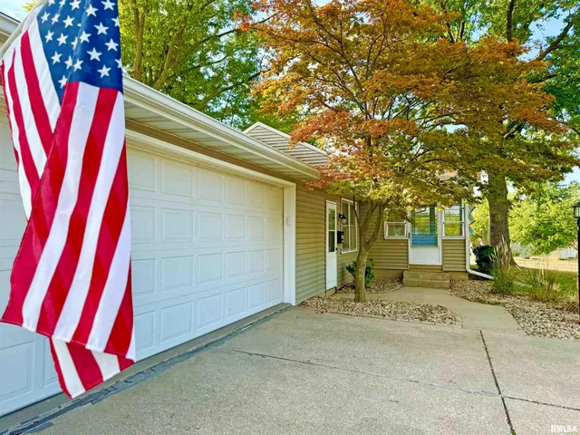 $209,000 | 5022 North Belmont Place, Peoria Heights, IL 61616