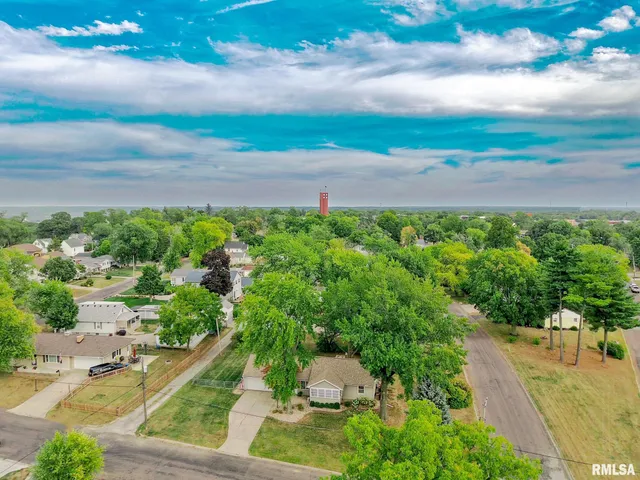 $209,000 | 5022 North Belmont Place, Peoria Heights, IL 61616