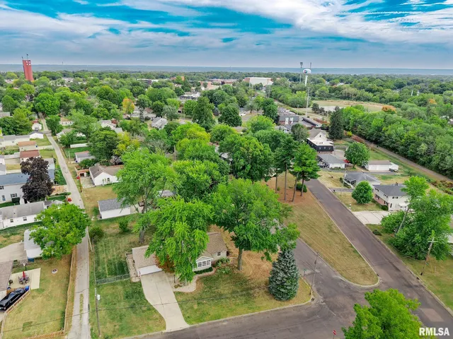 $209,000 | 5022 North Belmont Place, Peoria Heights, IL 61616