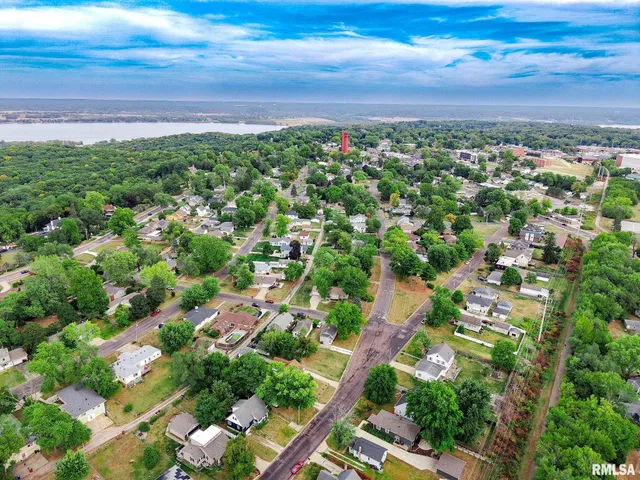 $209,000 | 5022 North Belmont Place, Peoria Heights, IL 61616