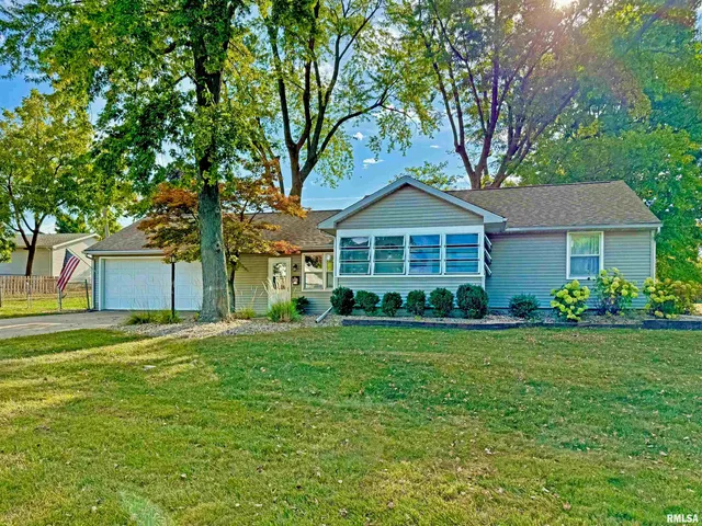 $209,000 | 5022 North Belmont Place, Peoria Heights, IL 61616